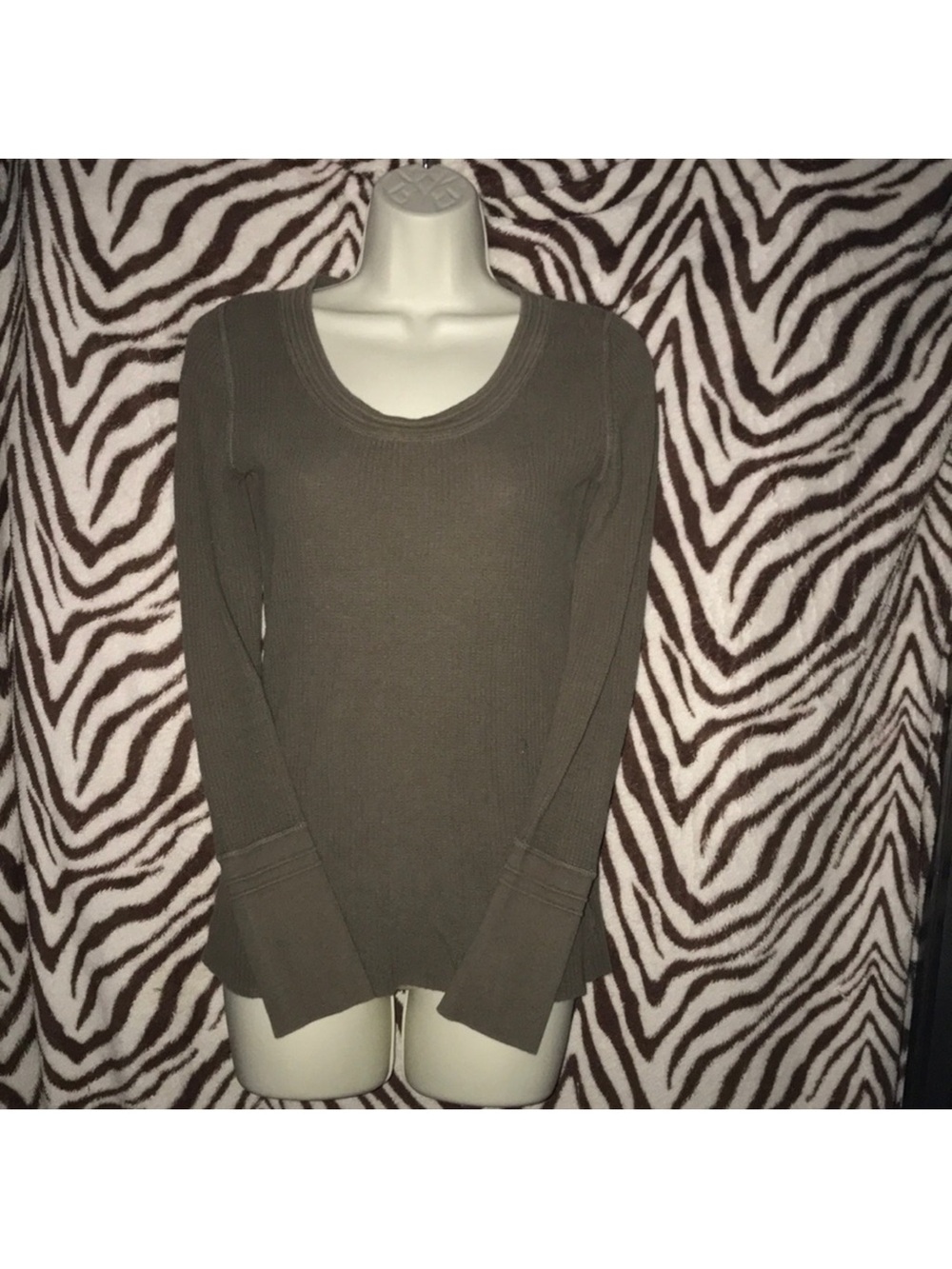 Calvin Klein Jeans small Classic Women's Crewneck Thermal top - Olive